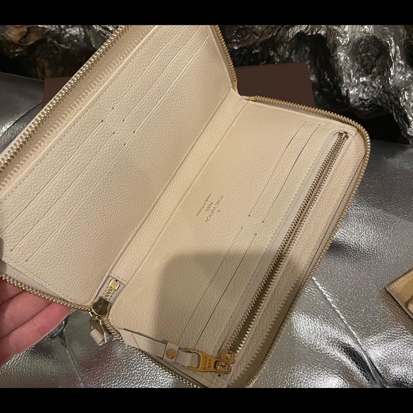 Louis Vuitton Empreinte Wallet - Picture 8 of 9